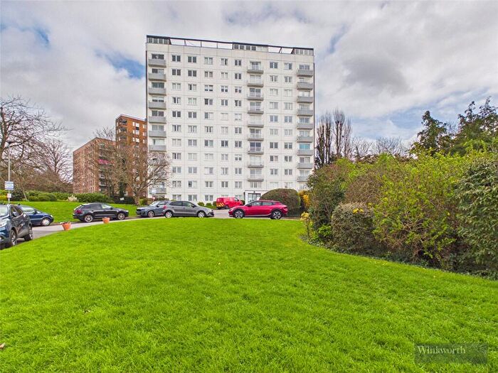 2 Bedroom Apartment For Sale In Eaton Drive, Kingston Upon Thames, KT2