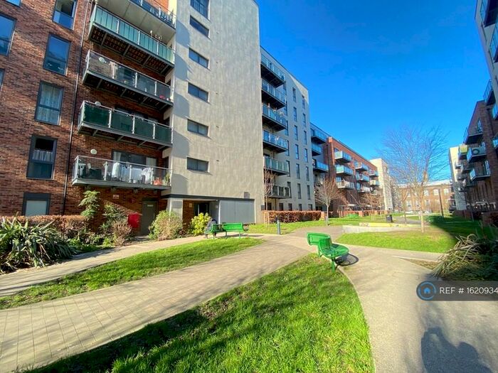3 Bedroom Flat To Rent In Loughborough House, Dagenham, RM8