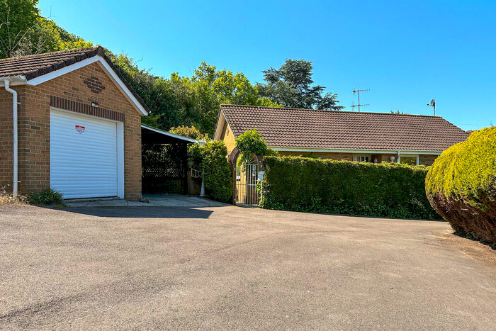 3 Bedroom Detached Bungalow For Sale In Clevedon Lane, Clapton In Gordano, Bristol, BS20