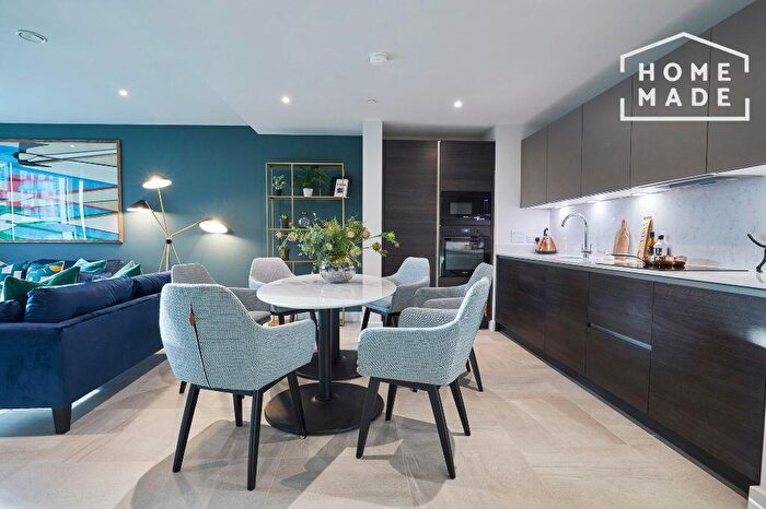 3 Bedroom Flat To Rent In Angel Gardens, M4