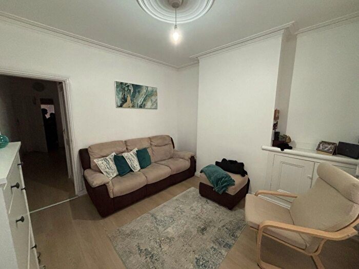 1 Bedroom Flat To Rent In Falmouth Road, Leicester, LE5