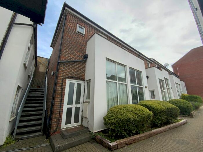 1 Bedroom End Of Terrace House To Rent In Adelaide Street, Luton, Bedfordshire, LU1