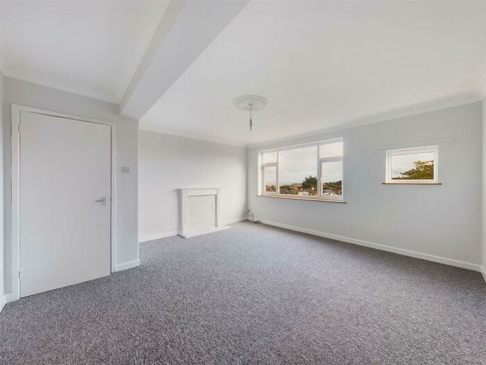 2 Bedroom Apartment To Rent In Court Drive, Cromer, NR27