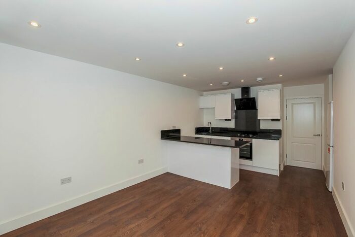 2 Bedroom Flat To Rent In London Road, London, SW16