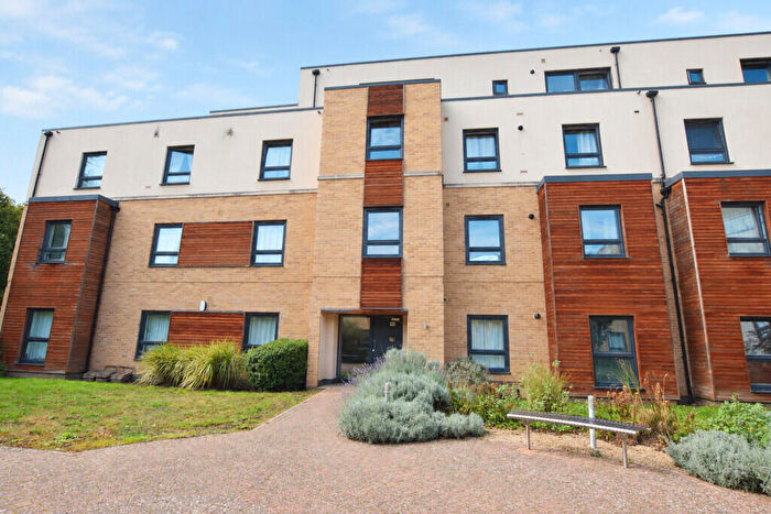 2 Bedroom Apartment To Rent In Park Square, Huntingdon, PE29