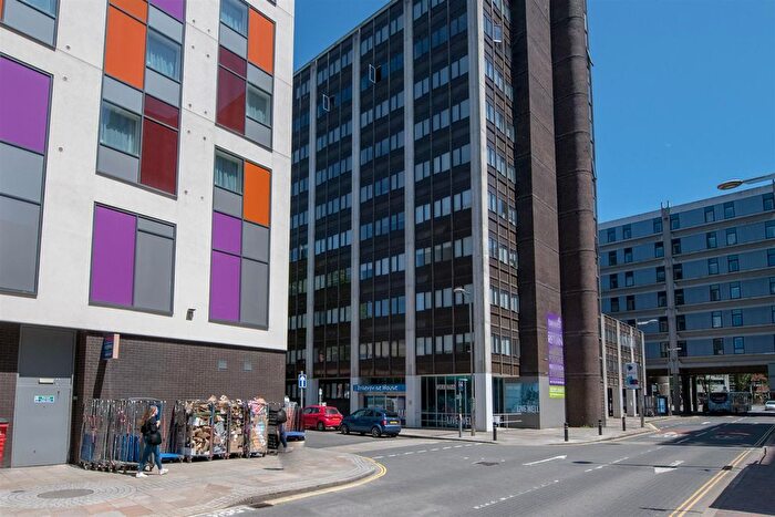 2 Bedroom Flat To Rent In Isambard Brunel Road, Portsmouth, PO1