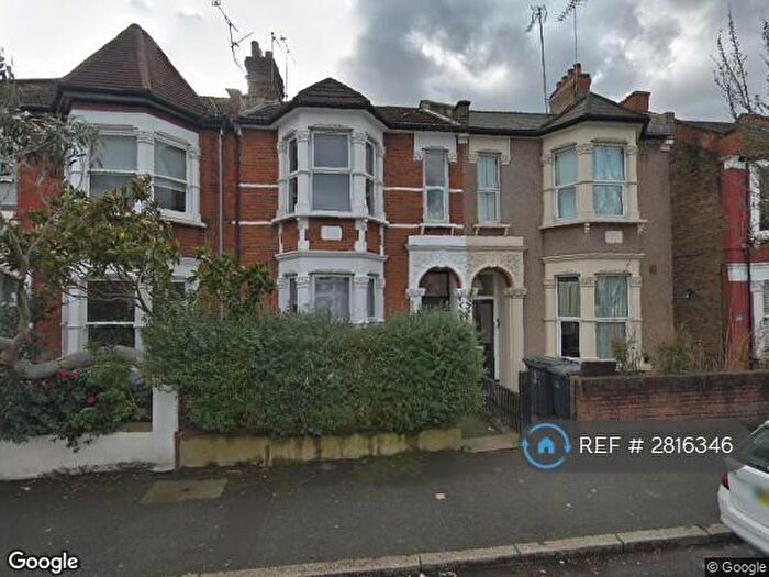 Studio To Rent In Raleigh Road, London, N8