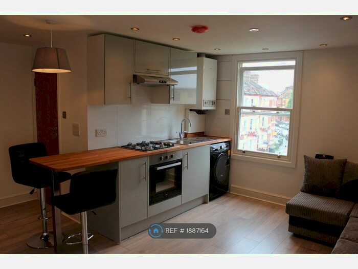 2 Bedroom Flat To Rent In Clapham Road, London, SW9