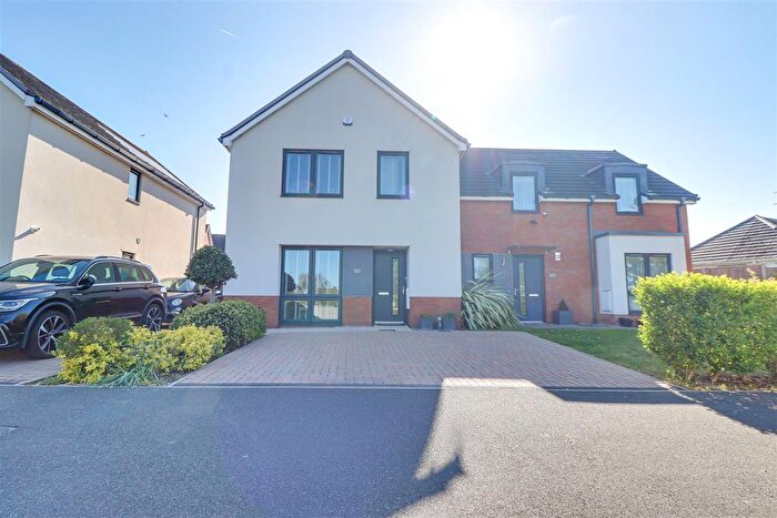 3 Bedroom Semi Detached House For Sale In Prince Avenue, Westcliff-On-Sea, SS0