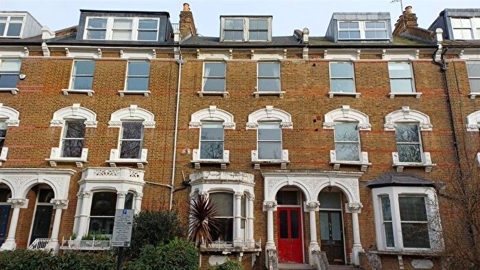 3 Bedroom Flat For Sale In Petherton Road, London, N5