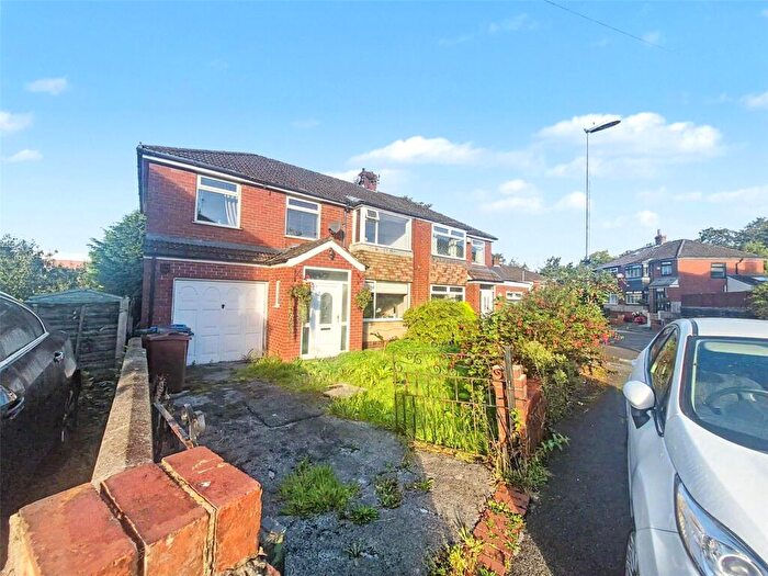 4 Bedroom Semi-Detached House For Sale In Lilac View Close, Shaw, Oldham, Greater Manchester, OL2