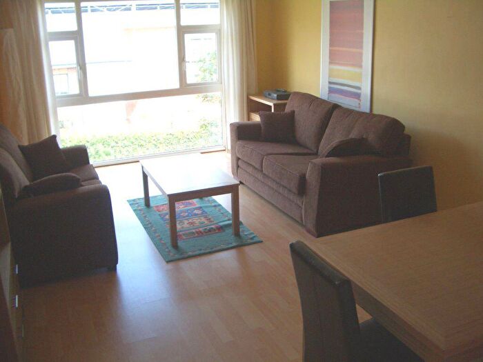 2 Bedroom Flat To Rent In Flat, Elizabeth Court, Metchley Lane, B17