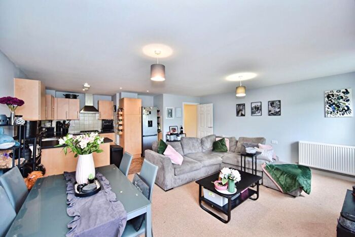 2 Bedroom Flat For Sale In Hughenden Reach, Tovil, Maidstone, Kent, ME15