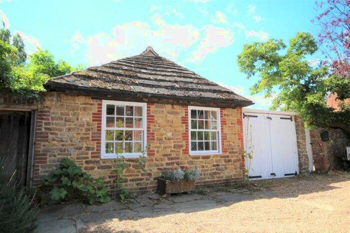 Studio To Rent In The Street, Slinfold, RH13