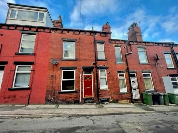 2 Bedroom Property To Rent In Moorfield Grove, Armley, LS12