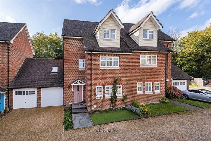 4 Bedroom Semi-Detached House For Sale In Oakhurst Park Gardens, Hildenborough, Tonbridge, TN11