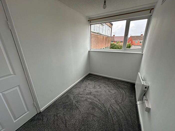 2 Bedroom Flat To Rent In Comrie Close, Coventry, CV2