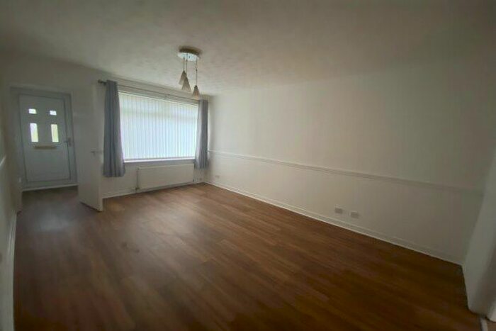 2 Bedroom Flat To Rent In Aldersyde Terrace, Motherwell ML1