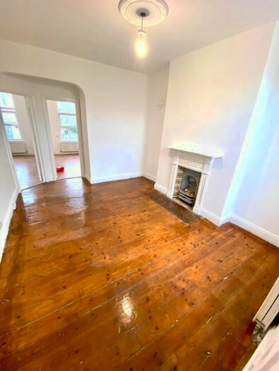 2 Bedroom Flat To Rent In Hermitage Road, London, N4