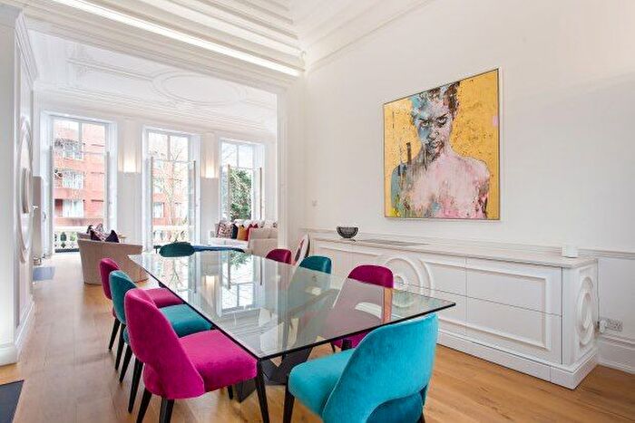 3 Bedroom Flat To Rent In Palace Gate, London, W8