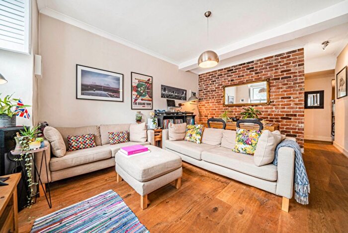 2 Bedroom Flat To Rent In Farlton Road, London, SW18