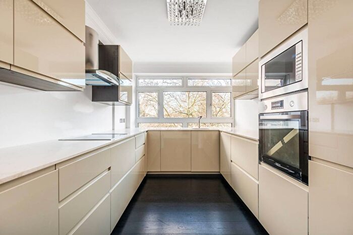 3 Bedroom Flat For Sale In Strangways Terrace, Holland Park, London, W14