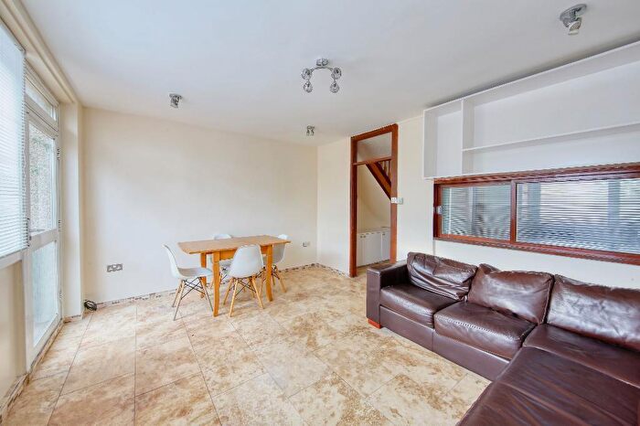 3 Bedroom Maisonette To Rent In Ewhurst Court, Mitcham, CR4
