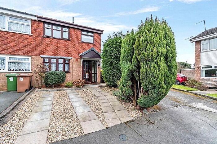 3 Bedroom Semi-Detached House To Rent In Roebuck Glade, Willenhall, West Midlands, WV12