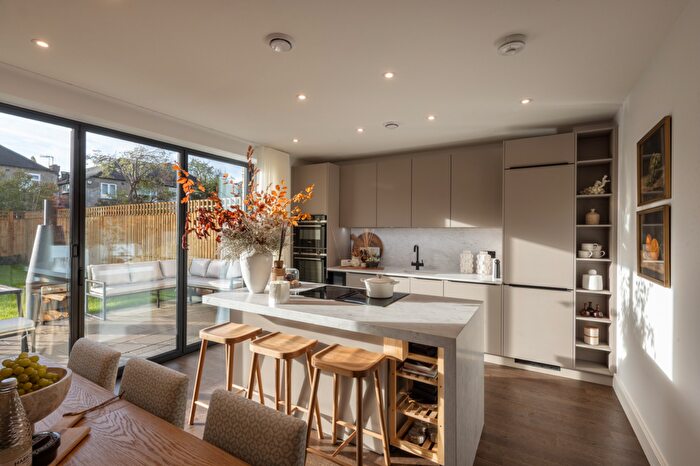 1 Bedroom Flat For Sale In London Square Twickenham, Egerton Road, TW2