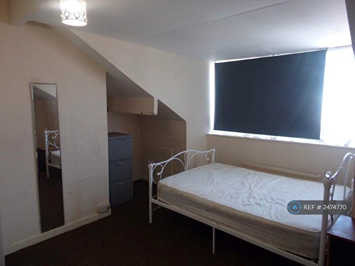 2 Bedroom Terraced House To Rent In Recreation Grove, Leeds, LS11