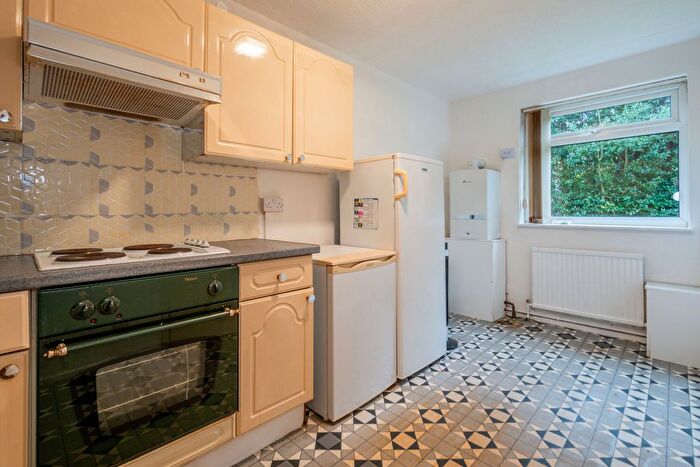 2 Bedroom Flat For Sale In Limefield Road, Salford, M7
