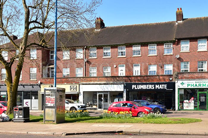 3 Bedroom Apartment For Sale In High Street, Potters Bar, EN6