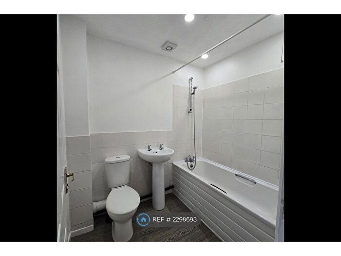 2 Bedroom Semi-Detached House To Rent In Waterways Drive, Oldbury, B69