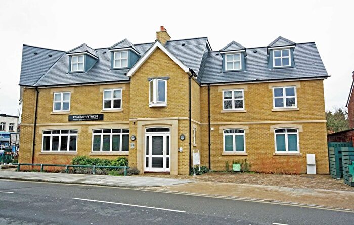 2 Bedroom Flat To Rent In Shacklegate Lane, Teddington, TW11