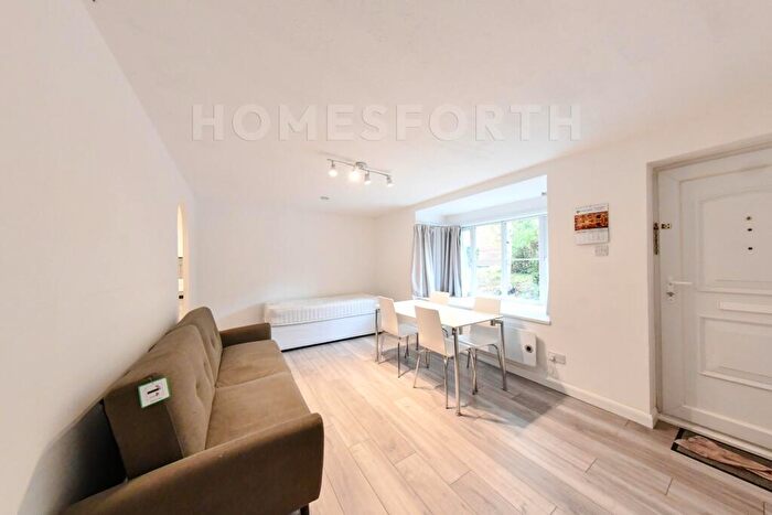 Studio To Rent In Cambrian Green, Snowdon Drive, West Hendon, NW9
