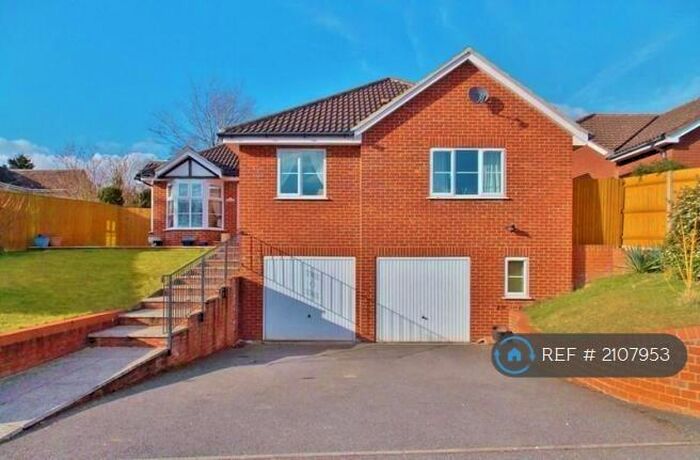 4 Bedroom Detached House To Rent In Fairway Avenue, Tilehurst, Reading, RG30