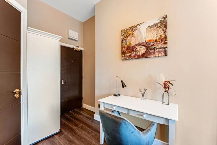 1 Bedroom Studio To Rent In High Road, Haringey, London, N15