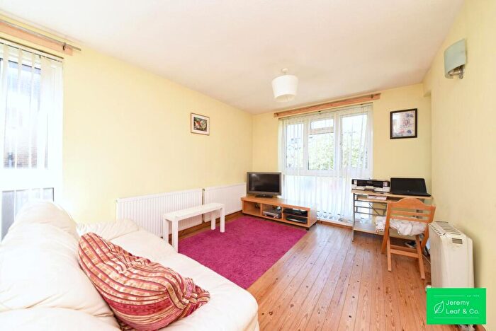 2 Bedroom Apartment To Rent In Diploma Court, East Finchley, N2