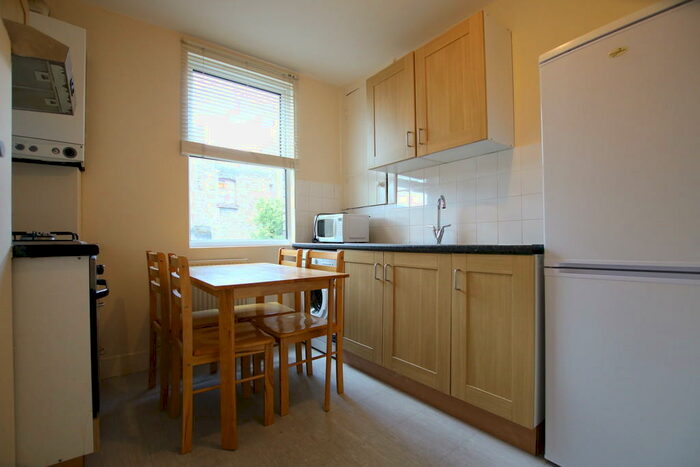 3 Bedroom Flat To Rent In Deacon Road, Willesden, London, NW2