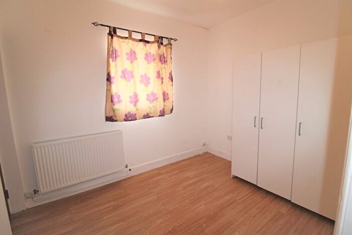 2 Bedroom Flat To Rent In Aldborough Road North, Ilford, IG2