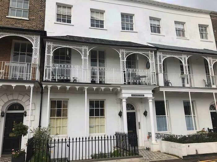 1 Bedroom Flat To Rent In Royal Terrace, Southend-On-Sea, SS1