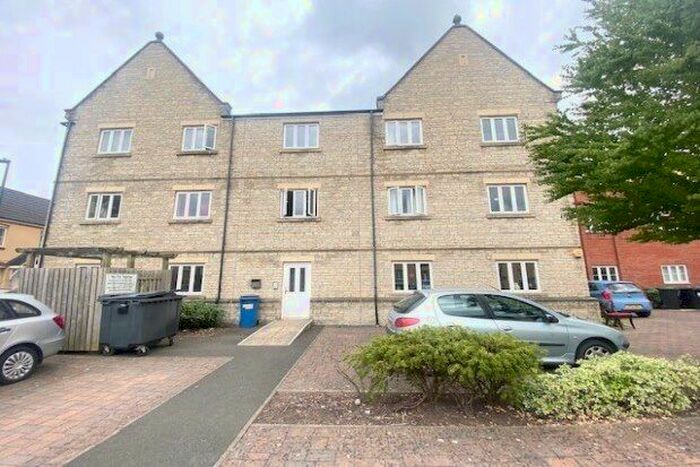 2 Bedroom Flat To Rent In Shepherds Walk, Bristol, BS32