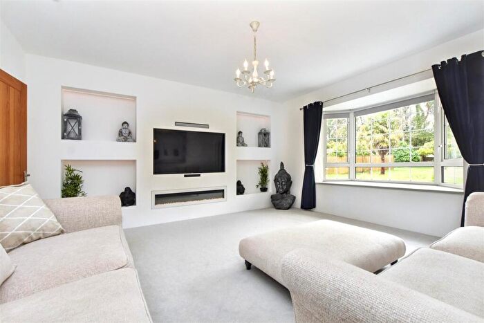 5 Bedroom Detached House For Sale In Kings Drive, Eastbourne, BN21