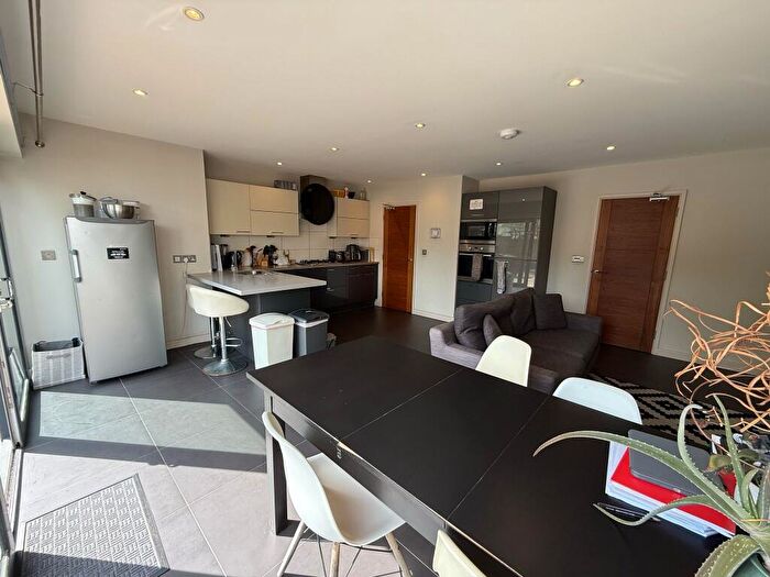 1 Bedroom House To Rent In Blenheim Road, OX5