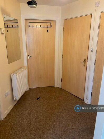 2 Bedroom Flat To Rent In Newbold Walk, Manchester, M15