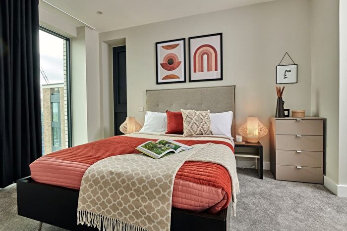 2 Bedroom Flat To Rent In Lionel Road South, Brentford, TW8