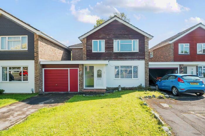 4 Bedroom Link Detached House To Rent In Charmwood Close, Newbury, RG14