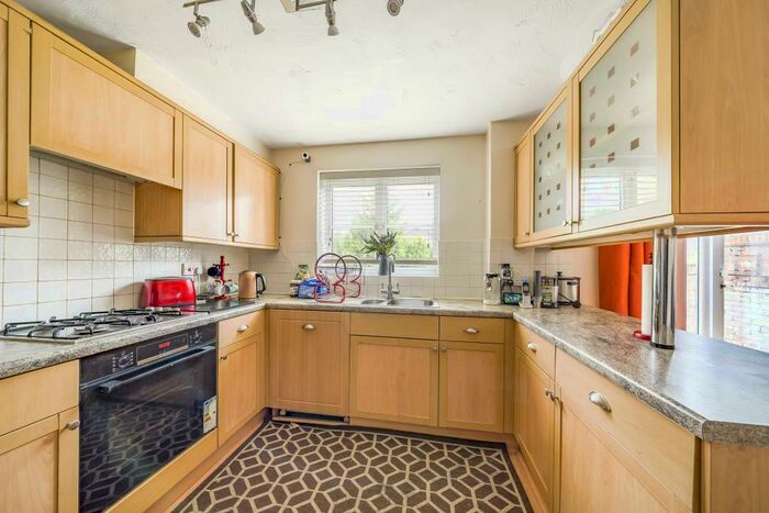 5 Bedroom Detached House To Rent In Neuman Crescent, Bracknell, RG12