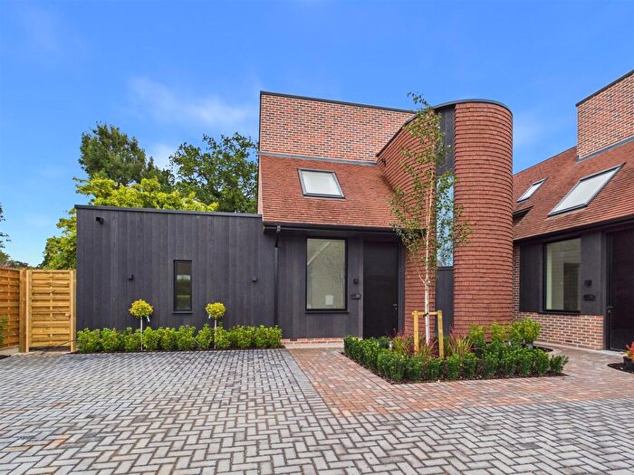 4 Bedroom Detached House For Sale In Kearton Place, Kenley, CR8