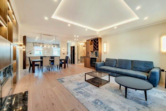 2 Bedroom Flat To Rent In Lowndes Square, London, SW1X